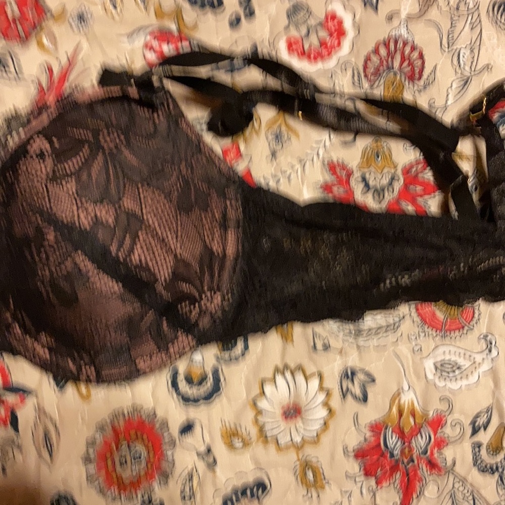 Bras - Picture 4 of 7